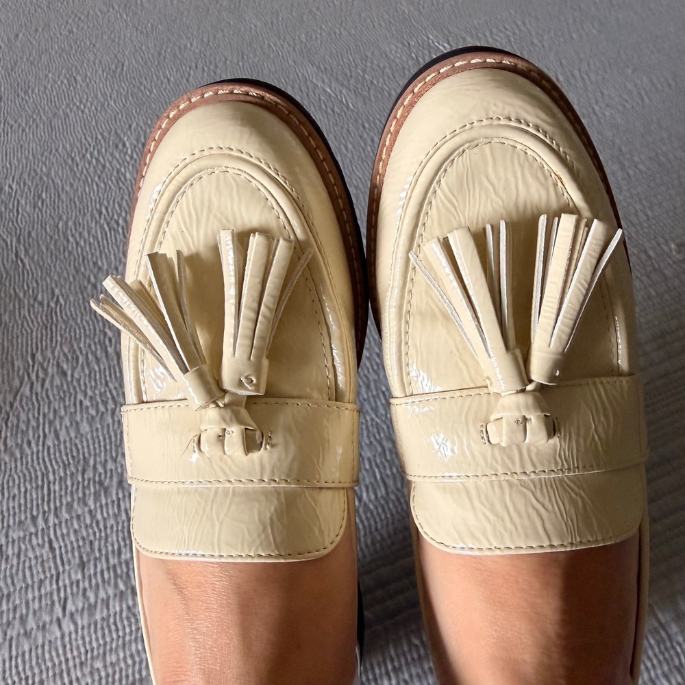 NEW Franco Sarto Carol Women's Cream‎ Patent Tassel Lug Sole Loafers Size 6.5M - Picture 3 of 8